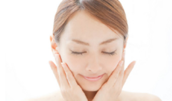 日本人女性の肌のために開発されたその4つのこだわりポイントをご紹介