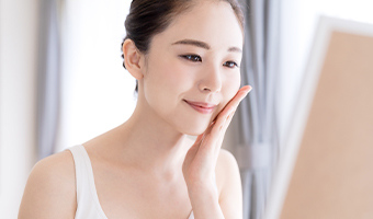 日本人女性の肌のために開発されたその4つのこだわりポイントをご紹介